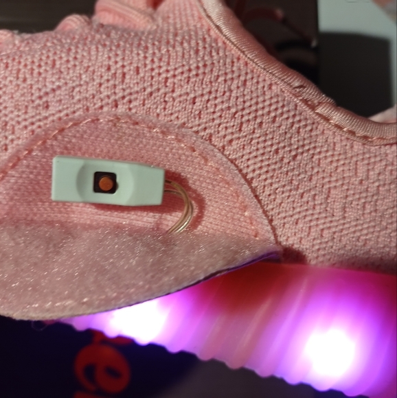 ✨🩷🩷PINK LIGHT-UP SNEAKERS-NEW - Picture 3 of 13